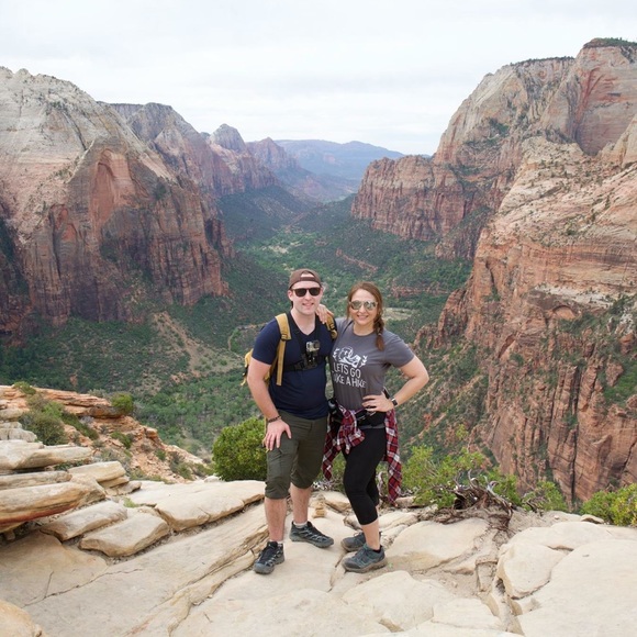 🌷Meet your posher Emilee - Picture 1 of 14